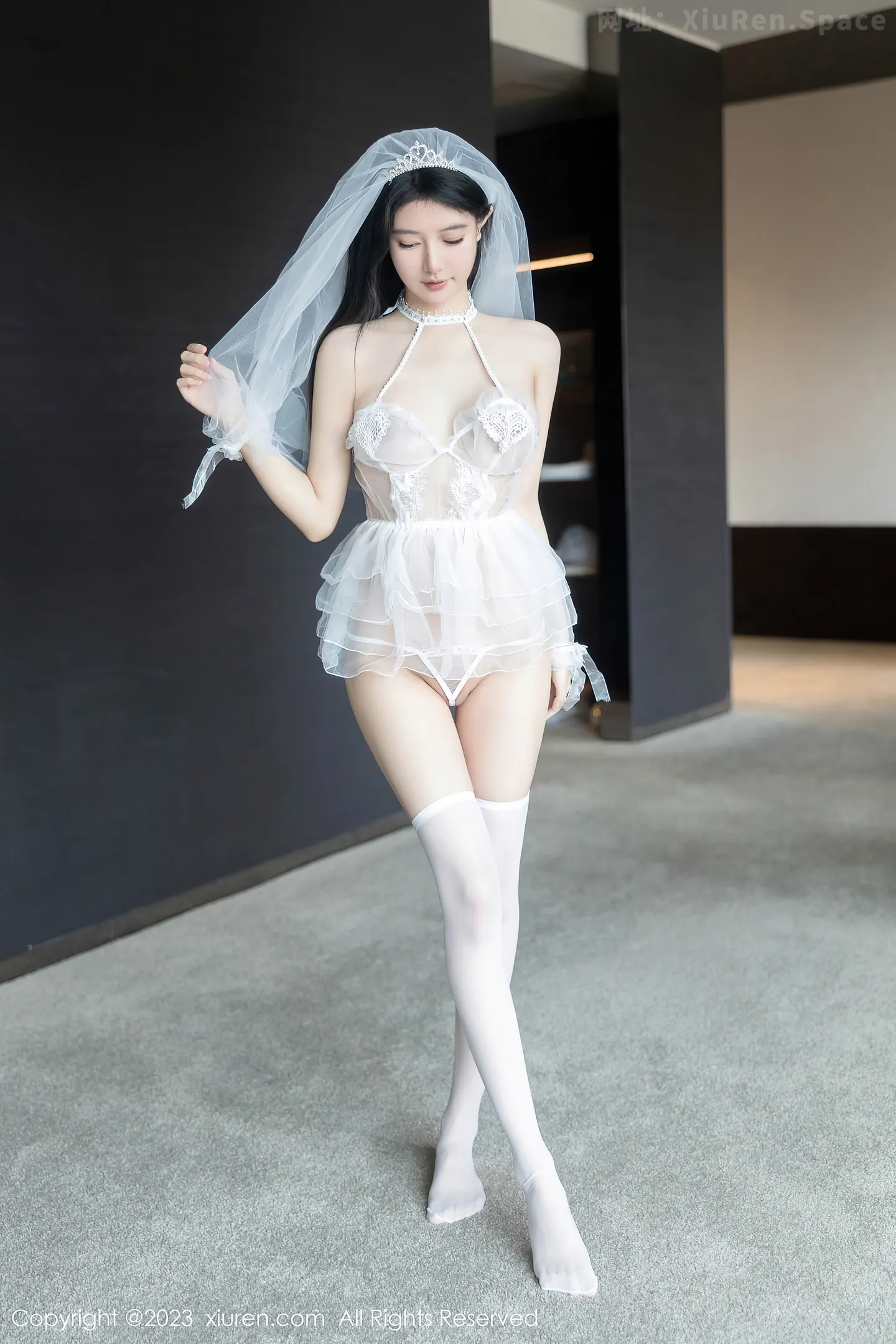 图片[5]-[XiuRen秀人网]VOL.7165 模特幼幼性感白色情趣婚纱服饰配白色丝袜秀完美身材诱惑写真89P-秀人网官方网站